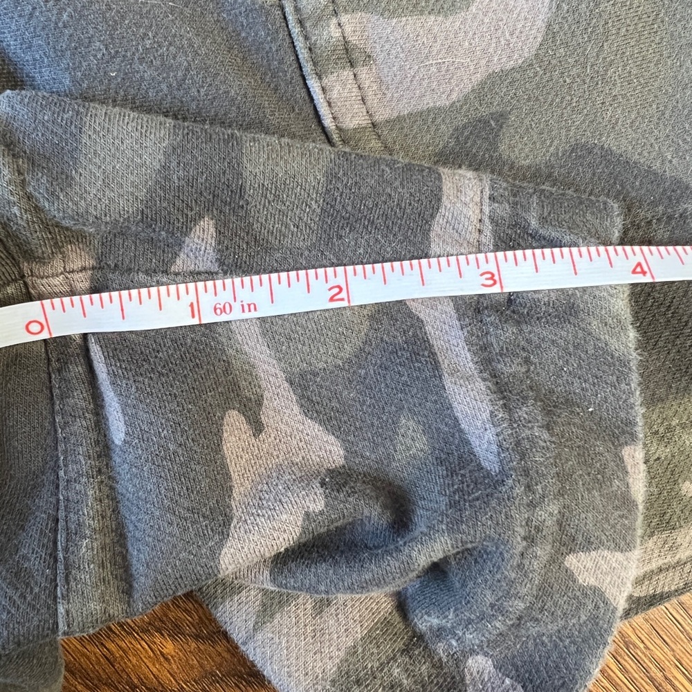 Athleta Camo Print Farallon Women's Shorts Size 2 - Picture 6 of 6